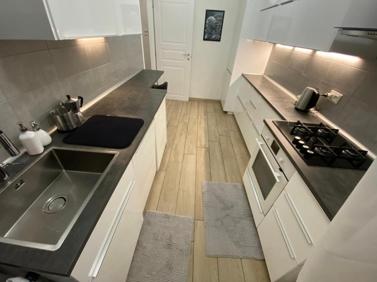 Waterfront District Apartment Janov Exteriér fotografie